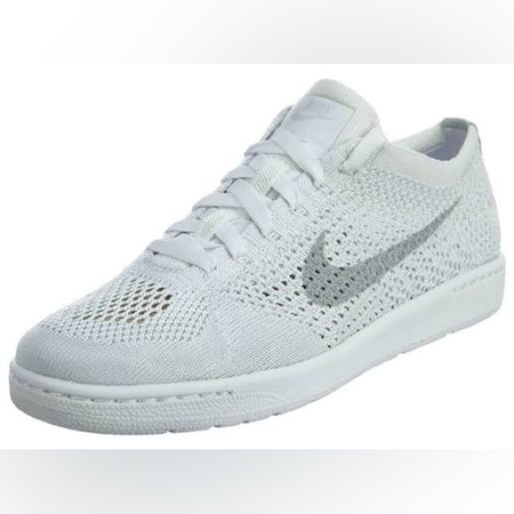 Nike Women's Tennis Classic Ultra Flyknit Lace Up Sneakers